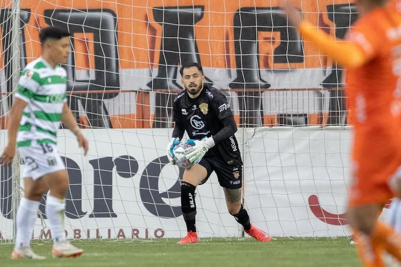 El arquero de Cobreloa jugando en Primera B. Foto: Instagram Diego Tapia.