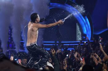 VIDEO | Superclásico en el Festival de Viña: la referencia de Trueno a Colo Colo y la U