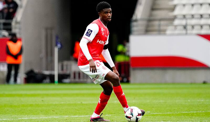 Check Keita, el zaguero francés que elogió a Alexis Sánchez.