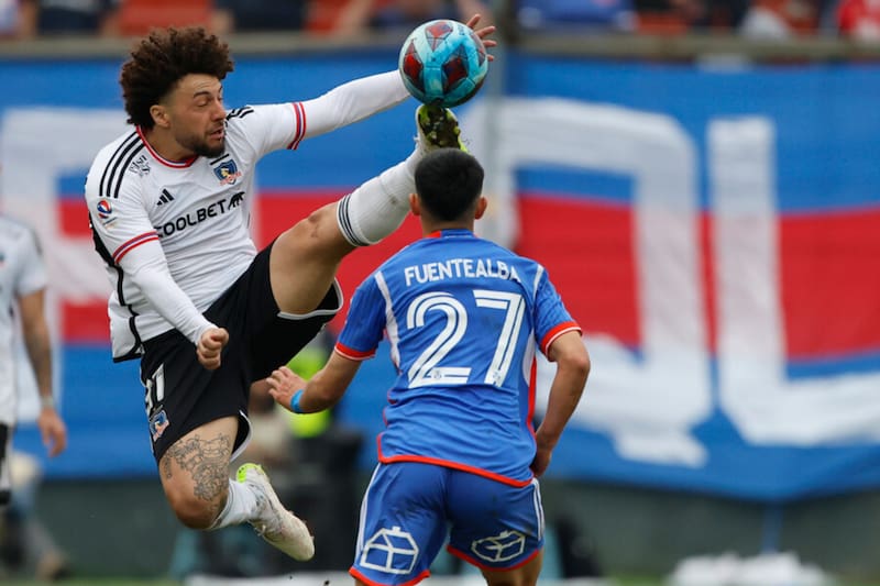 Maxi Falcón seguirá siendo jugador de Colo Colo (Foto: Photosport)