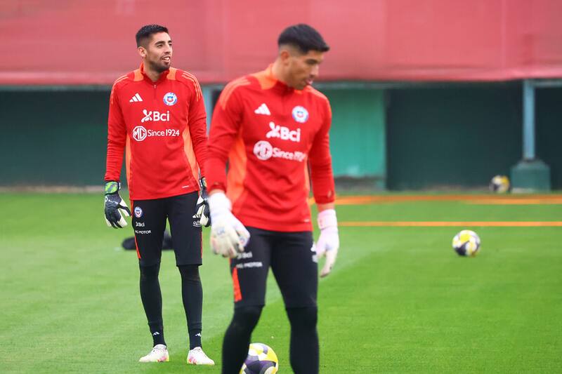 Pelean por el puesto de titular en La Roja. Foto: Aton.