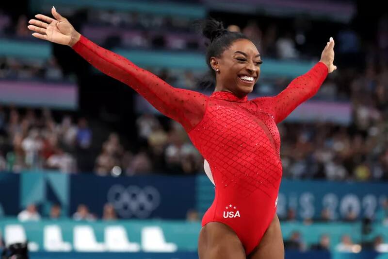 Simone Biles en la final de salto de caballo