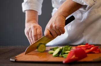 OMIL de Macul publicó ofertas de trabajo: Buscan ejecutivos, auxiliares, ayudantes, aspirantes de cocina y más