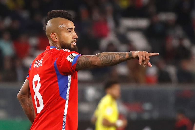 Arturo Vidal en el duelo entre Chile vs. Colombia, por las Eliminatorias Sudamericanas. Foto: Aton.
