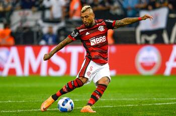 Flamengo goleó en Brasil con breve participación de Arturo Vidal