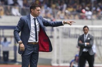 Ex DT de Robbie Robinson se convirtió en el nuevo entrenador de Uruguay y enfrentará a La Roja