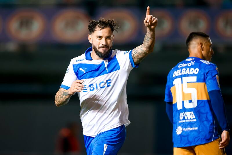Eugenio Mena habló hoy en la UC. Foto: Agencia Aton.