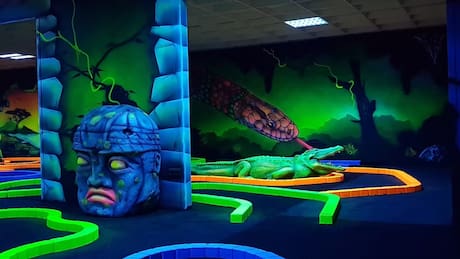 Este club de minigolf con temática selvática que está ubicado en pleno centro de Santiago