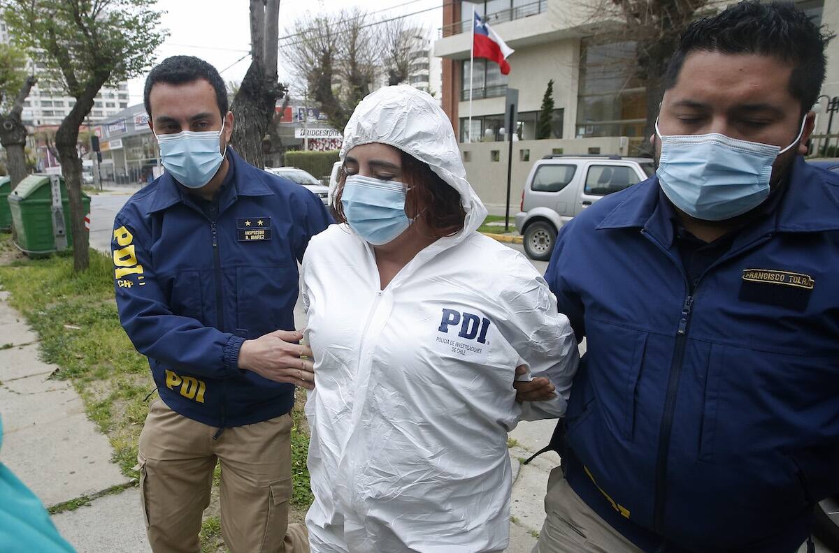 A los combos y patadas: revelan que anarquistas golpeó a Denisse Llanos en cárcel de San Miguel