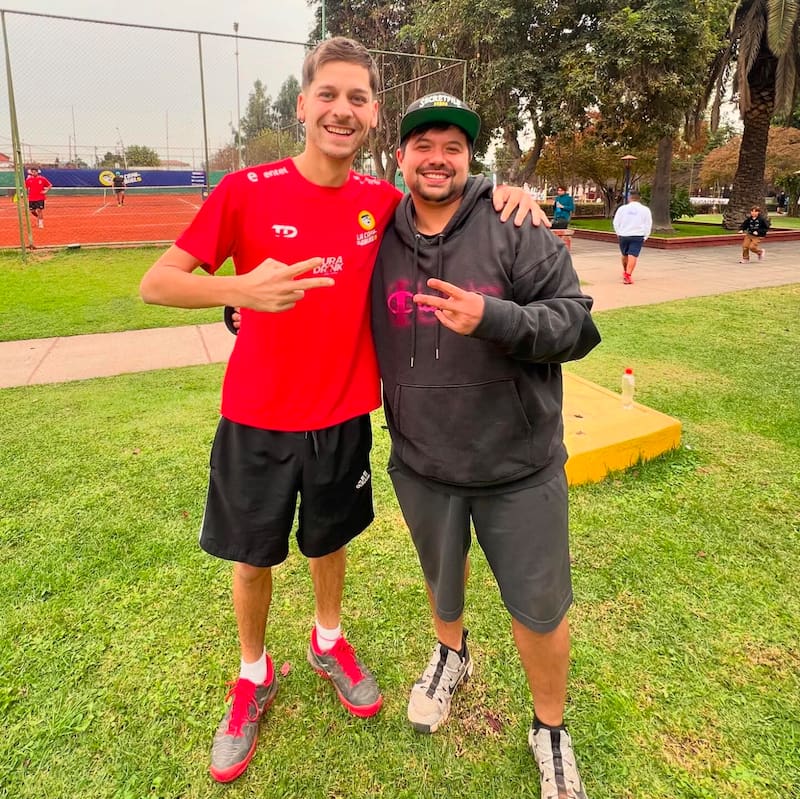 Kneza y Elfi no se veían hace 15 años