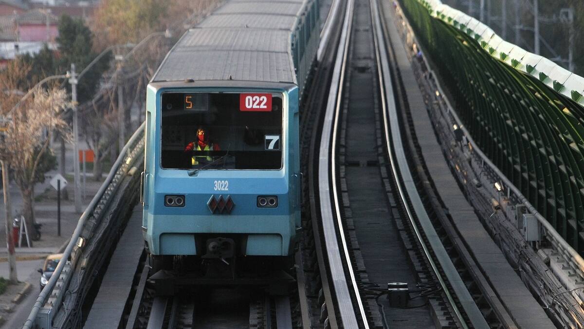 Metro suspende servicio en estaciones de Líneas 2 y 5 por derrame de ácido