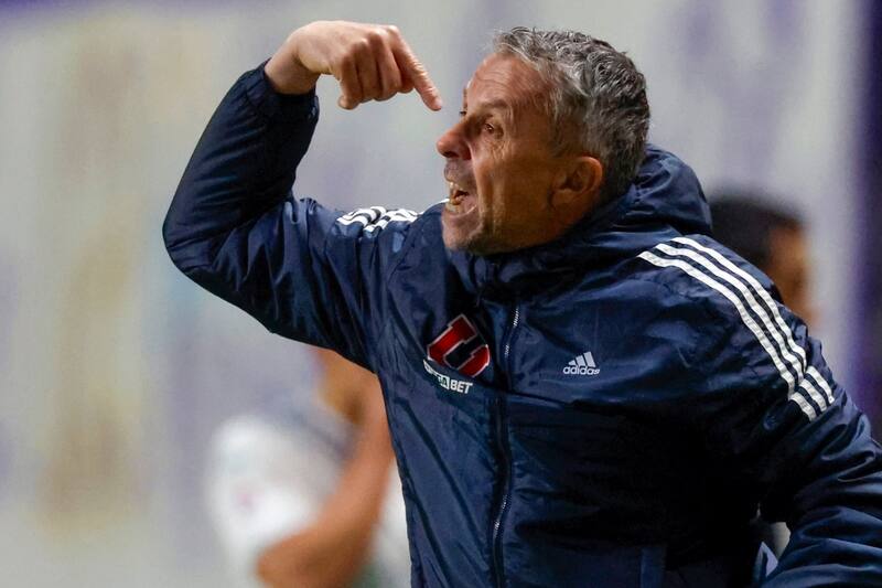 no tendría considerado a José Castro en la U. Aton.