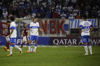 Hinchas de la UC lanzan duras críticas al relato de Fernando Solabarrieta por segundo duelo consecutivo en Copa Libertadores
