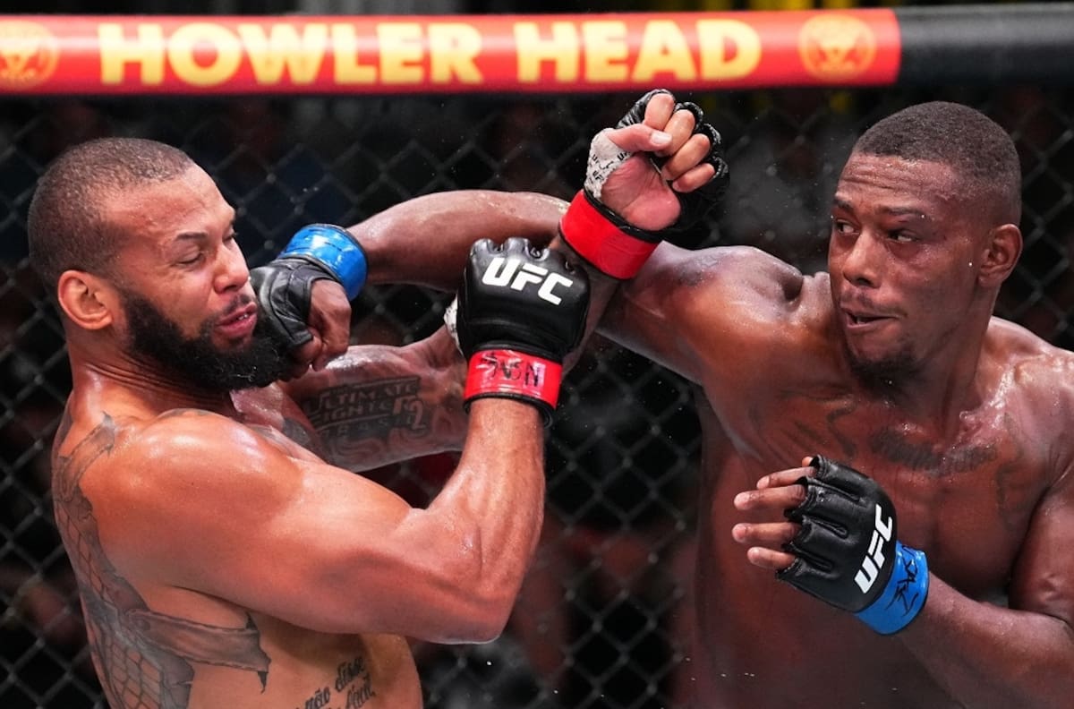 VIDEO | ¡Sin piedad! Así fue el final de la victoria de Jamahal Hill sobre Thiago Santos en la estelar de la UFC Vegas 59