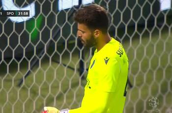 Otro error garrafal: Ahora arquero del Sporting regaló el empate para el Guimaraes