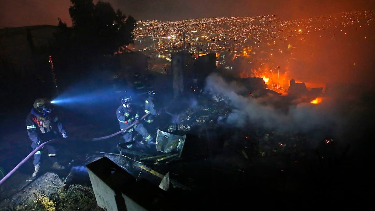 Incendio en Cerro Cordillera de Valparaiso.