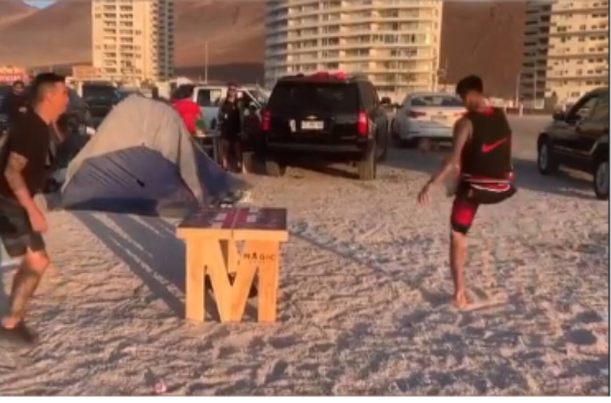 Erick Pulgar recordó partido de fútbol-tenis jugado en la playa