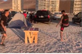 Erick Pulgar recordó partido de fútbol-tenis jugado en la playa