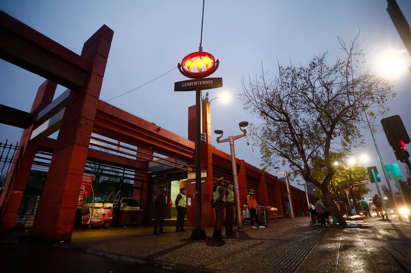 Revisa acá los horarios y recorridos del tren subterráneo capitalino.