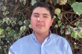 Jorge Rivas, el "Niño Poeta", sorprende a sus seguidores dando todo su apoyo a Gabriel Boric