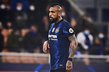 Marcelo Bielsa le podría dar una mano a Arturo Vidal en el mercado de pases europeo