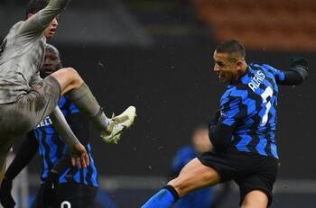 Alexis Sánchez podría ser parte de un inesperado trueque que lo mantendría jugando en Italia