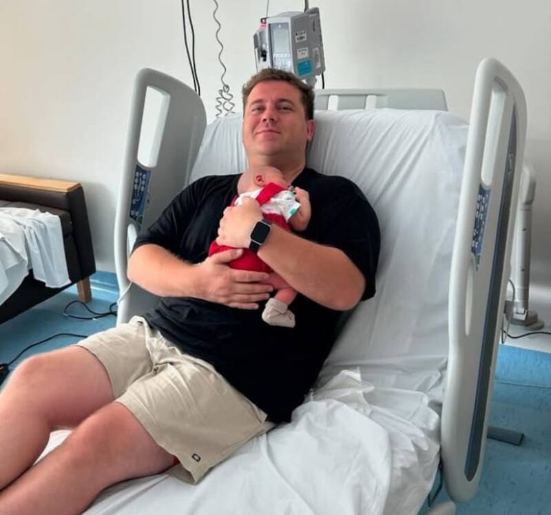 El integrante de CHV se mostró chocho con su bebé. Créditos: Instagram