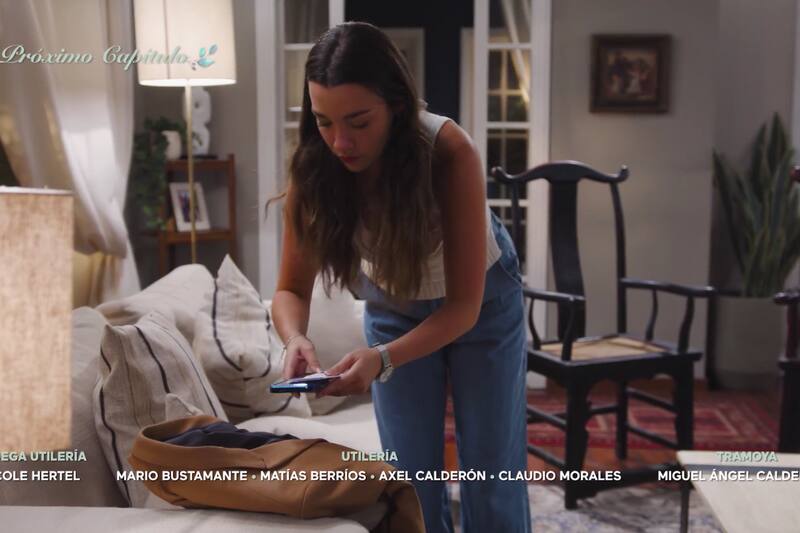 Ignacia encuentra una receta sospechosa en el bolsillo de joaquín.