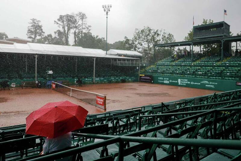 Así lucía el escenario del ATP 250 de Houston por el inclemente aguacero.