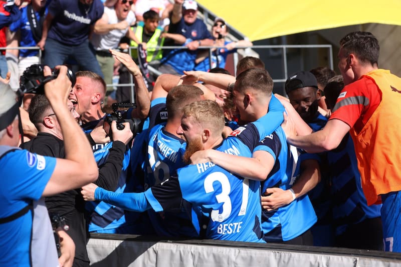 estuvo a minutos de asegurar el ascenso directo a la Bundesliga.