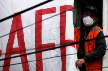 Daniel Matamala: “Los retiros de fondos de pensiones terminaron derrumbando el antiguo régimen”