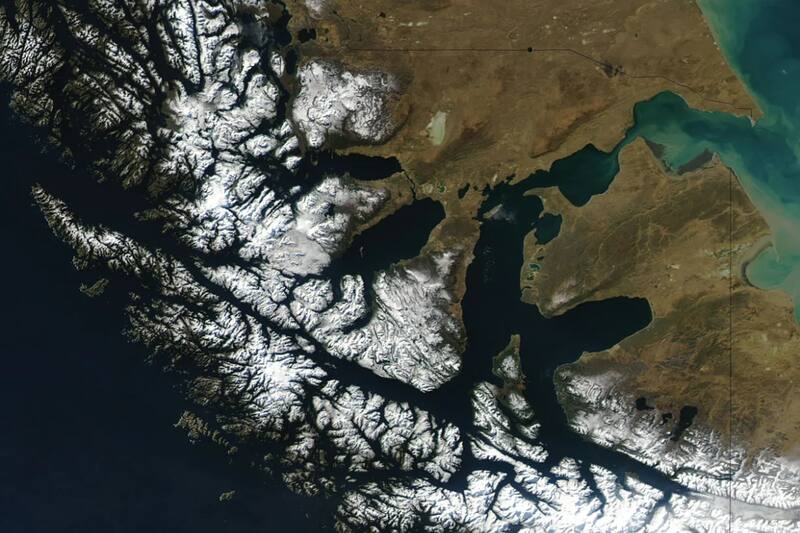 Luego de 38 días, el navegante Fernardo de Magallanes y su equipo marino logran dar con el estrecho.