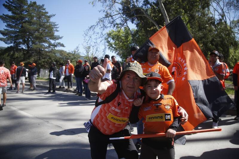 no podrá llevar hinchas al partido contra Palestino.