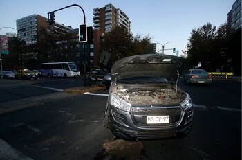 Choque múltiple en Lo Barnechea dejó 10 personas lesionadas: Dos están graves