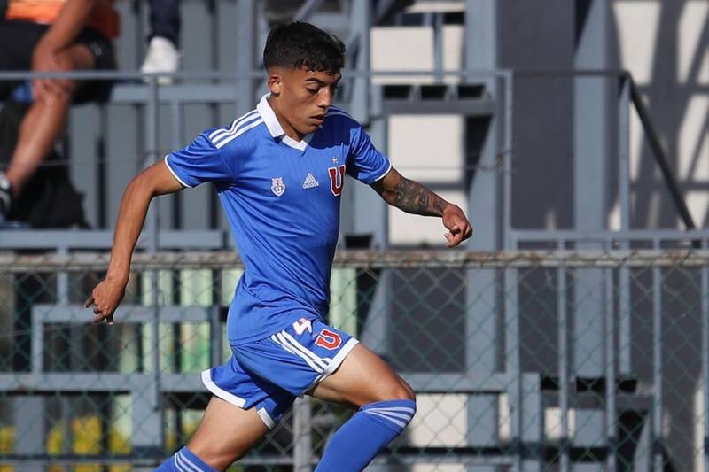 Zacarías Abuhadba ha sorprendido en los entrenamientos de la U tras la lesión de José Castro. Foto: @udechileformativo.