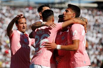 Hinchas de Colo Colo se lanzaron contra la Seremi por el nuevo caso de Covid en la UC