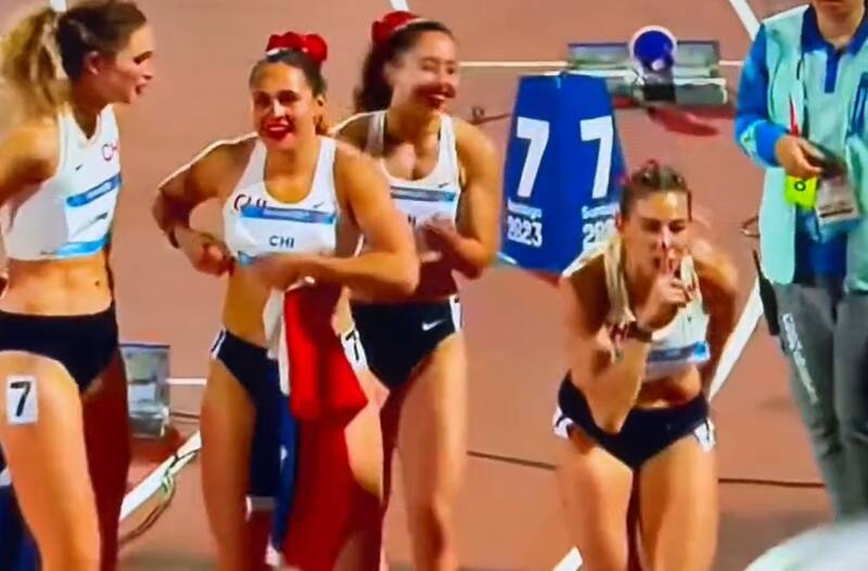 y su gesto tras obtener la plata en Santiago 2023.