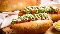 ¿Cuánto cuestan y dónde están los mejores completos de la Región Metropolitana?