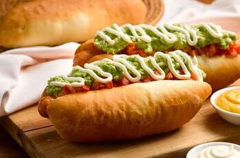 ¿Cuánto cuestan y dónde están los mejores completos de la Región Metropolitana?