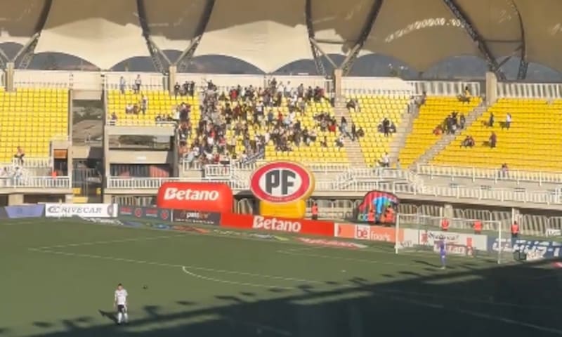 Hinchas del Cacique ingresaron al estadio pese a la prohibición de las autoridades. Foto: X @diegoiml