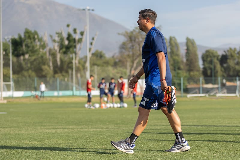 "Estamos subestimando el desarrollo futbolístico de muchos países que antes pensábamos que no nos iban a pillar, pero que hoy nos han pasado", precisa el entrenador.