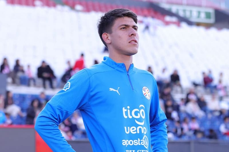 El volante tiene opciones de ir al Mundial con Paraguay. Foto: Instagram.