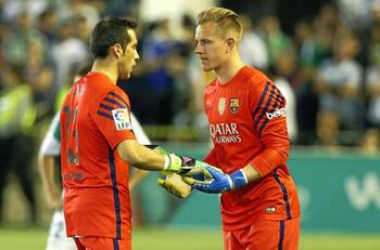 VIDEO | Así fue el reencuentro de Claudio Bravo con Ter Stegen en partido del Barcelona