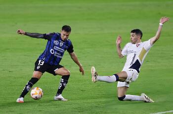 Colo Colo llega a acuerdo con dos jugadores para el mismo puesto y ahora debe tomar decisión clave
