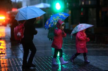 Meteorólogo Jaime Leyton confirma a qué hora lloverá con mayor intensidad este viernes en la Región Metropolitana