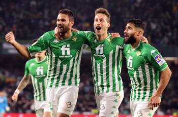 El Betis de Manuel Pellegrini goleó a la Real Sociedad, es tercero y sueña con Champions League