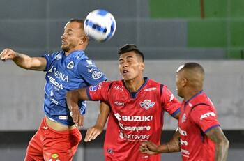 Jorge Wilstermann sumó un nuevo problema al aterrizar en Chile para enfrentar a Everton en Sausalito