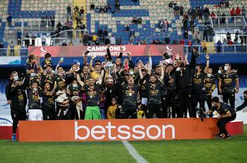 Video| Así fue la celebración de Coquimbo Unido al momento de recibir la Copa del Ascenso
