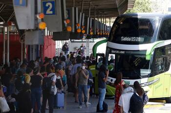 Plan Paso a Paso: ¿Se podrán hacer viajes interregionales durante el fin de semana desde Santiago?