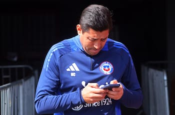 No fue convocado por Nicolás Córdova y ahora su club en Europa anunció su sorpresiva citación a La Roja